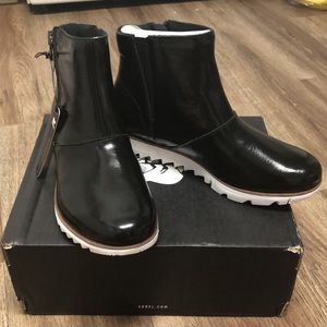 *NWB* SOREL Harlow Zip waterproof boots
